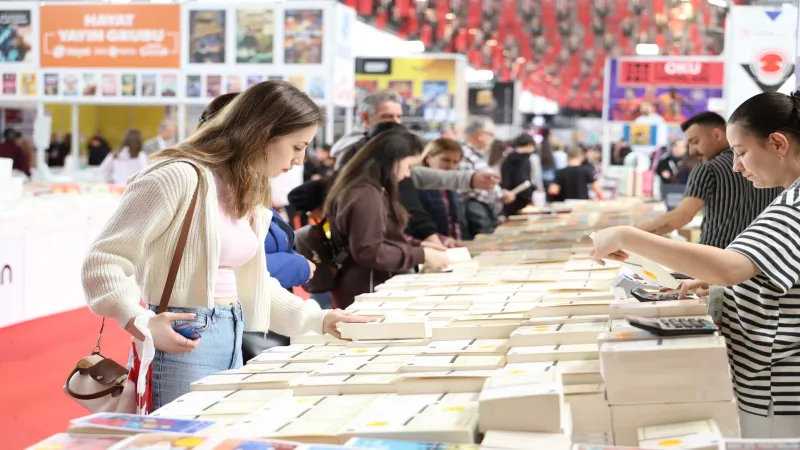 Bursa Osmangazi, sevilen yazarları okurlarla buluşturuyor