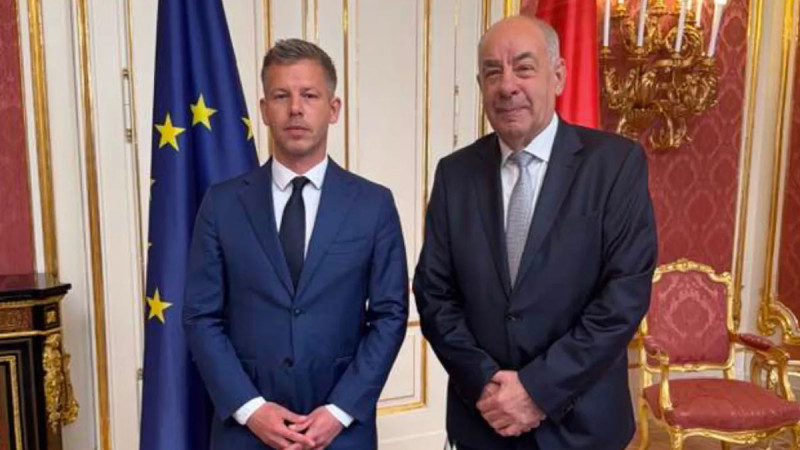 Magyar Cumhurbaşkanıyla yan yana fotoğrafını paylaştı ve ultimatom verdi: Derhal istifa et