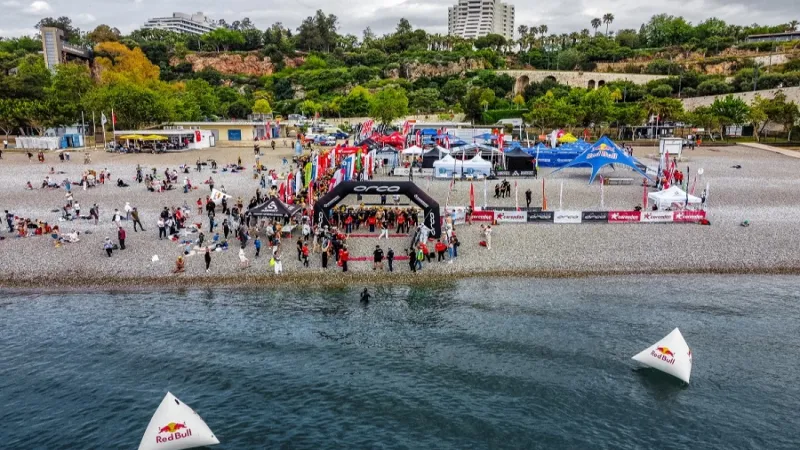 Antalya’da 21 ülkeden 750 sporcu kulaç attı