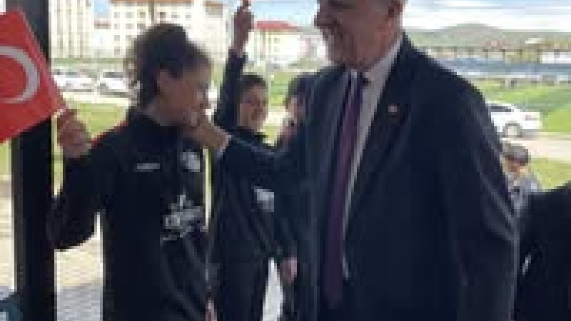 GÖLE BELEDİYESİ HİZMETTE ÇIĞIR AÇIYOR.